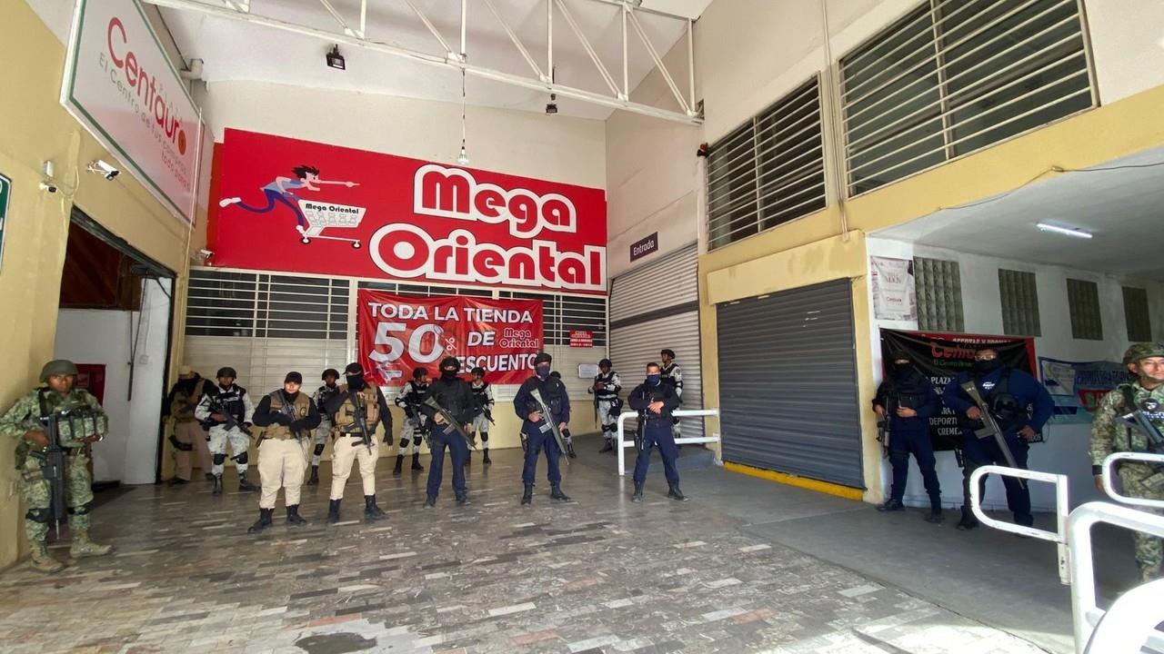 Operativo realizado por el Gobierno Federal en Durango contra mercancía ilegal. Foto: Irving Reyna.