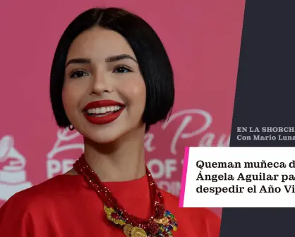 Ángela Aguilar: Queman muñeca con imagen de la cantante para despedir el Año Viejo.