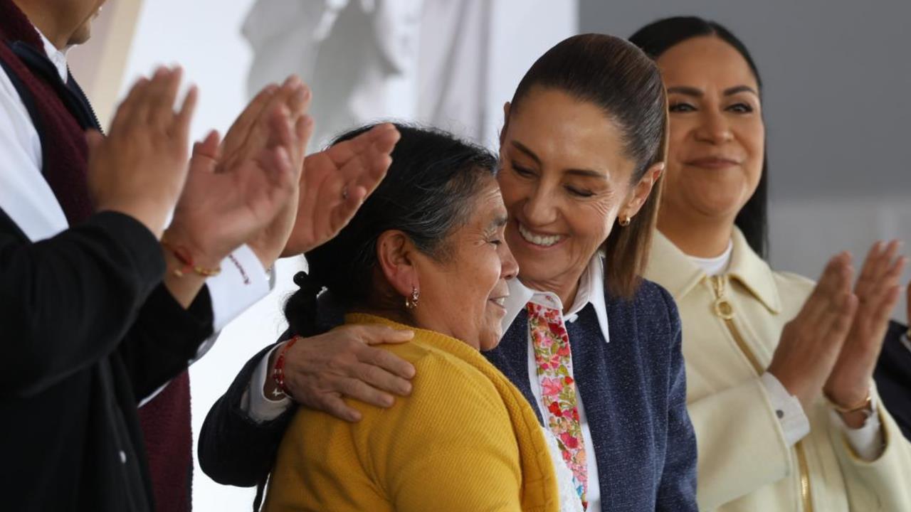 Entrega de tarjetas Pensión Mujeres Bienestar. Huauchinango, Puebla. Créditos: Gobierno de México.