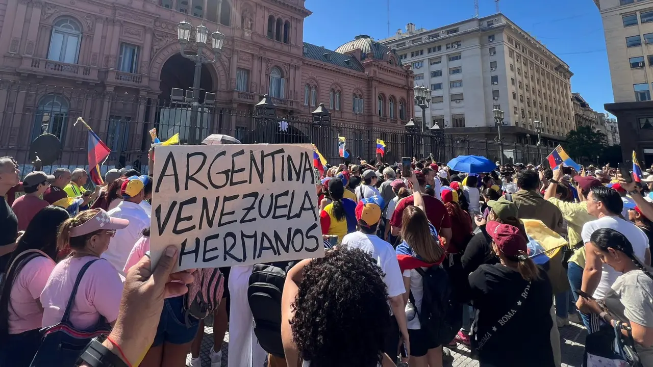 Plaza de Mayo en Buenos Aires. Créditos: X (@EdmundoGU).