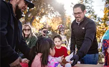 Festejan santiaguenses Día de Reyes con una Mega Rosca de 200 metros Festejan santiaguenses Día de Reyes con una Mega Rosca de 200 metros