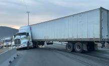 Accidente en el Libramiento Noroeste deja un tráiler obstruyendo carriles