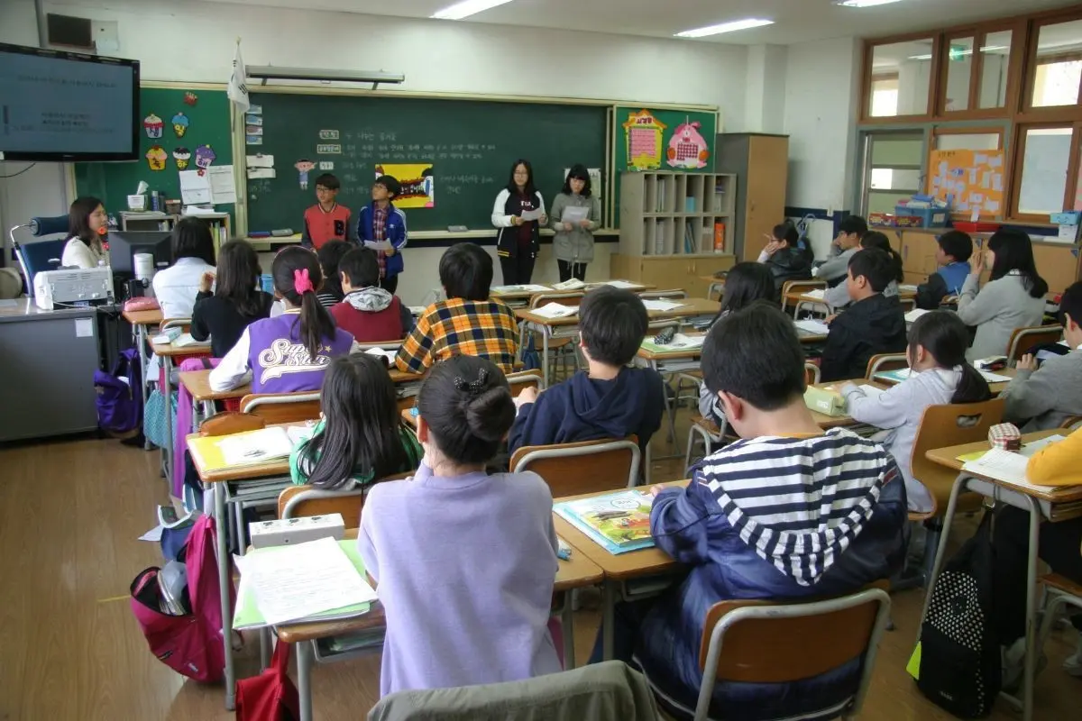 Las preinscripciones para los niveles de educación básica serán en línea. Foto: Canva