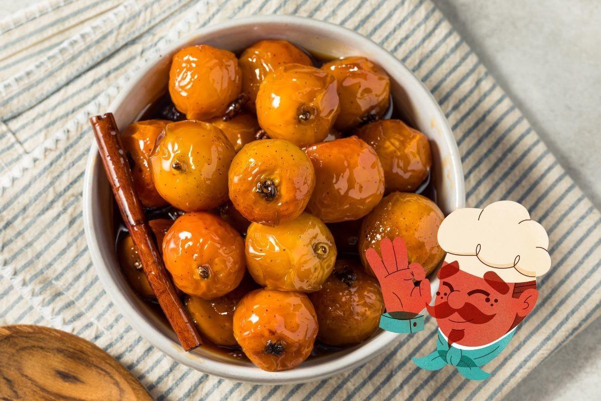 El tejocote en conserva tiene una caducidad de varios meses. Foto: Canva