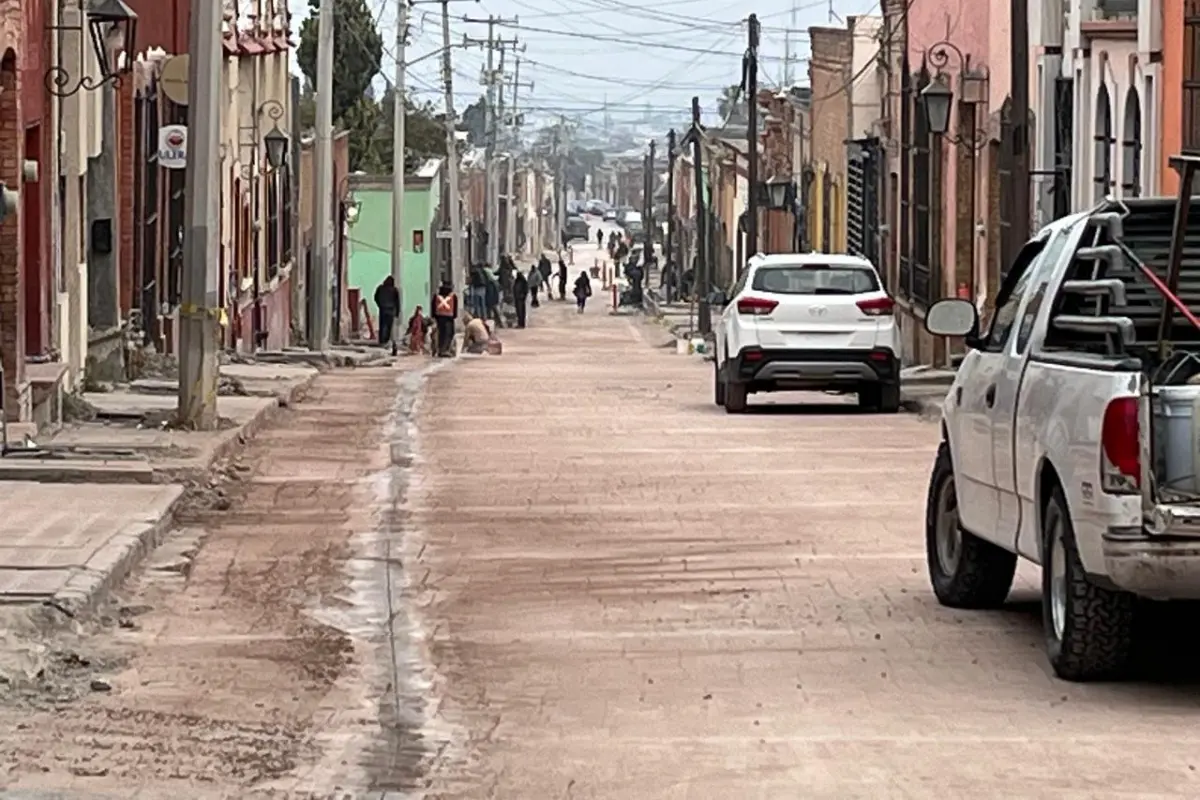 Según testimonios, uno de los cambios más problemáticos ha sido el reemplazo de las banquetas, que ahora han quedado más altas./Foto: Claudia Almaraz