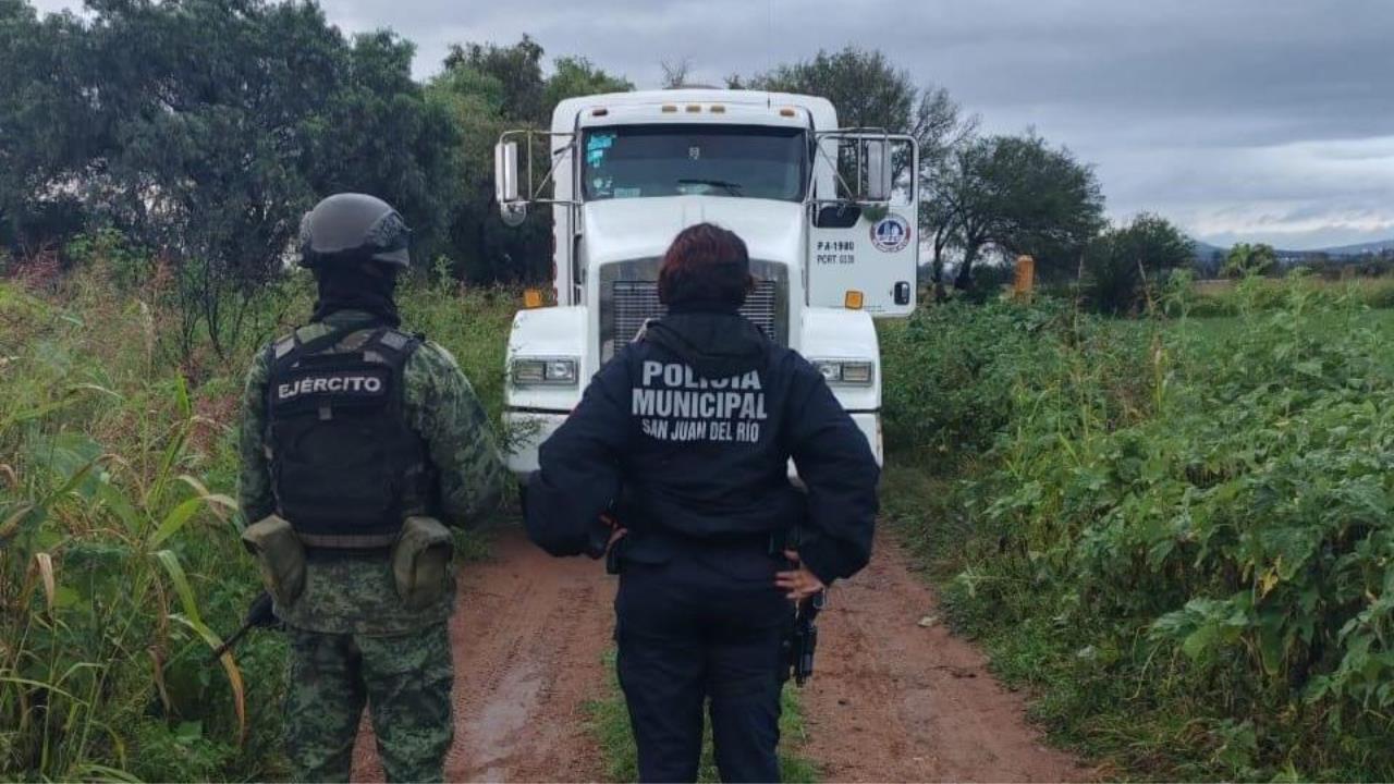 Recuperan pípa cargada con 33 mil litros de huachicol en San Juan del Río. Créditos: X (@CNqueretaro).