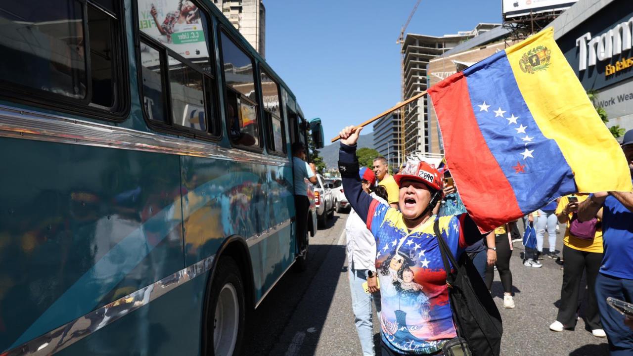 Ciudadanos protagonizan protestan en calles de Venezuela. Créditos: X (@ConVzlaComando).