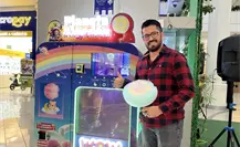 Esta es la maquina viral para preparar algodón de azúcar en la Gran Plaza de Mérida