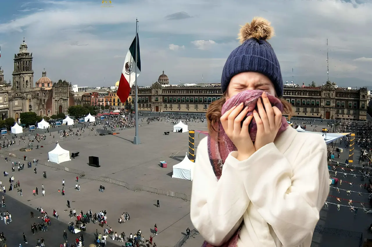 Mujer abrigada frente al Zócalo de CDMX. Foto: @webcamsdemexico y Freepik, editada en Canva.
