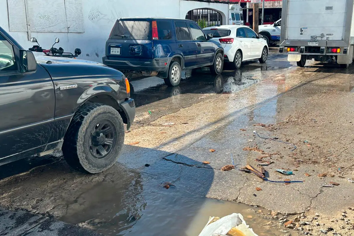 La primera del año: fuga de agua en Cabo San Lucas. Fotografías: Irving Thomas.