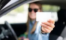 ¿Tienes entre 16 y 18 años? Esta licencia de conducir puedes obtener