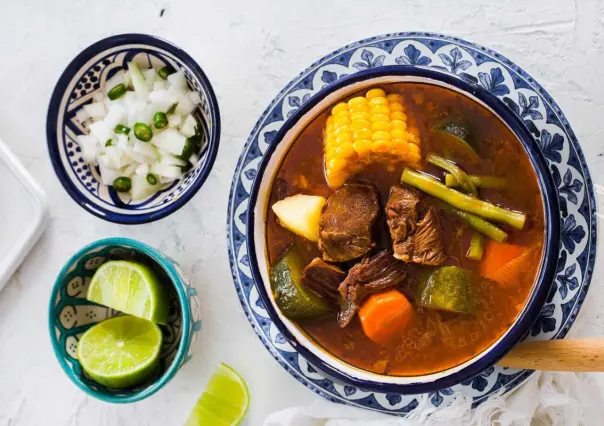 Caldos de res y de pollo son el abrazo cálido que necesitas este invierno