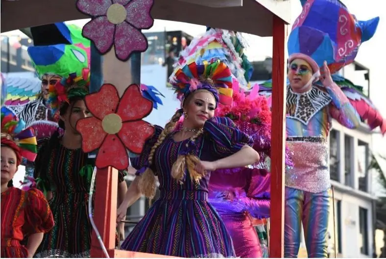 Cada vez más cerca el Carnaval La Paz 2025, El mundo baila. Fotografías: Facebook de Carnaval La Paz.