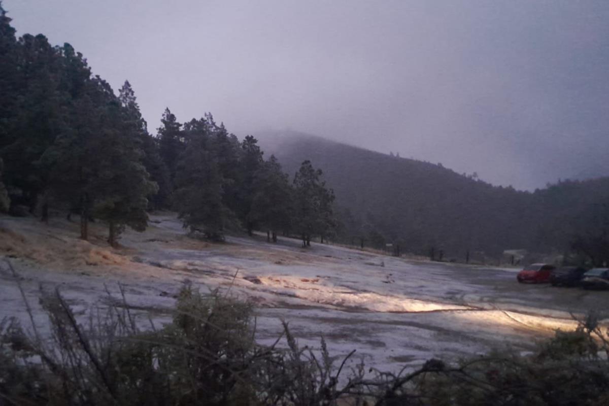 Las bajas temperaturas han generado fenómenos como la caída de hielo tipo “candelilla”./Foto: Protección Civil