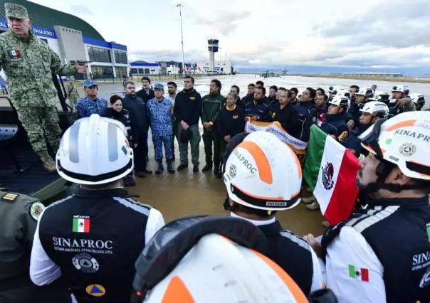 México envía equipo solidario para combatir incendios forestales en California