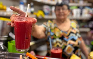 Jugos para mejorar la salud: Doña Elsy lleva una vida elaborándolos en el mercado Lucas de Gálvez