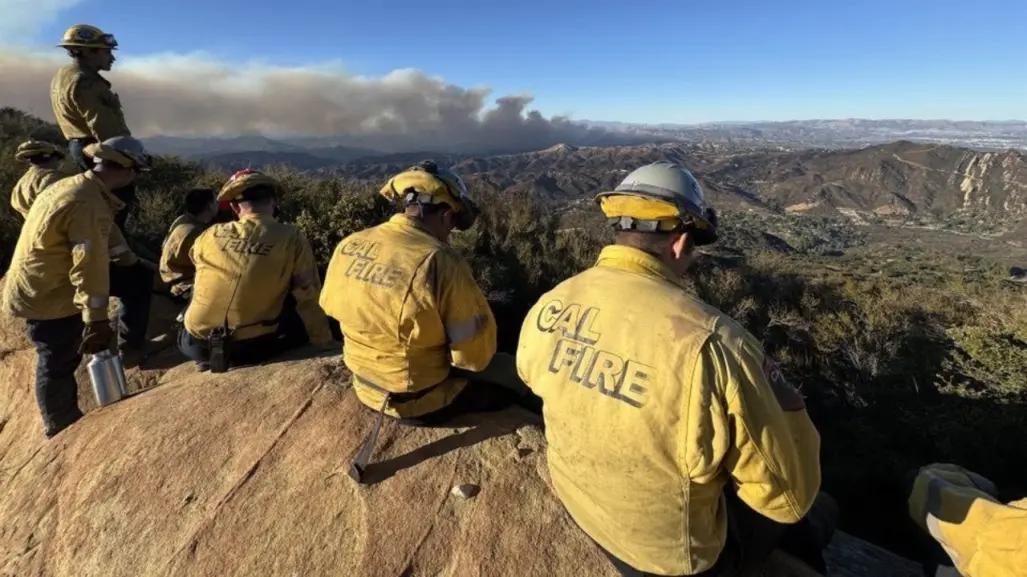 ¿Por qué se declara el toque de queda tras los incendios en Los Ángeles?