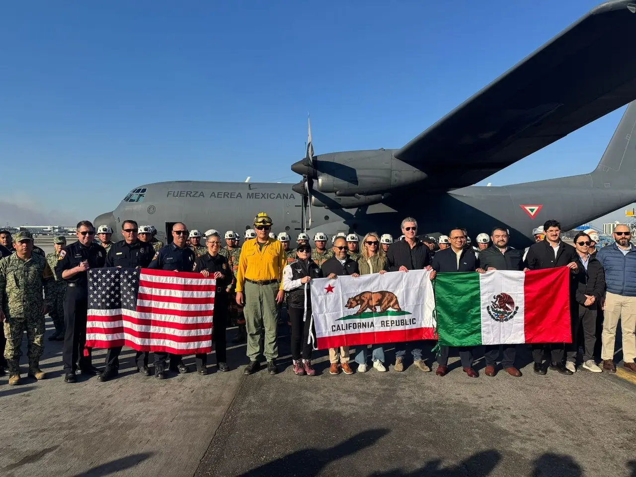 México envía ayuda humanitaria a California para combatir incendios forestales. Foto: Gobierno de México