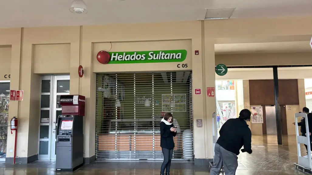 Continúan cerrados decenas de locales tras incendio en Plaza Real