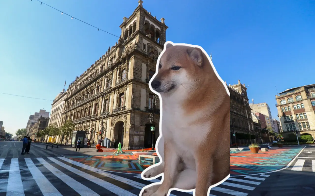 De fondo el Centro Histórico de la CDMX, perrito Cheems. Foto: Gobierno CDMX/ @HAGOVefemeride