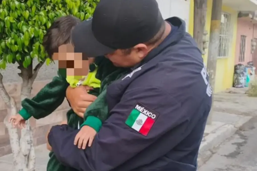 ¡Como héroes! Policías de Nezahualcóyotl salvan a bebé de asfixia