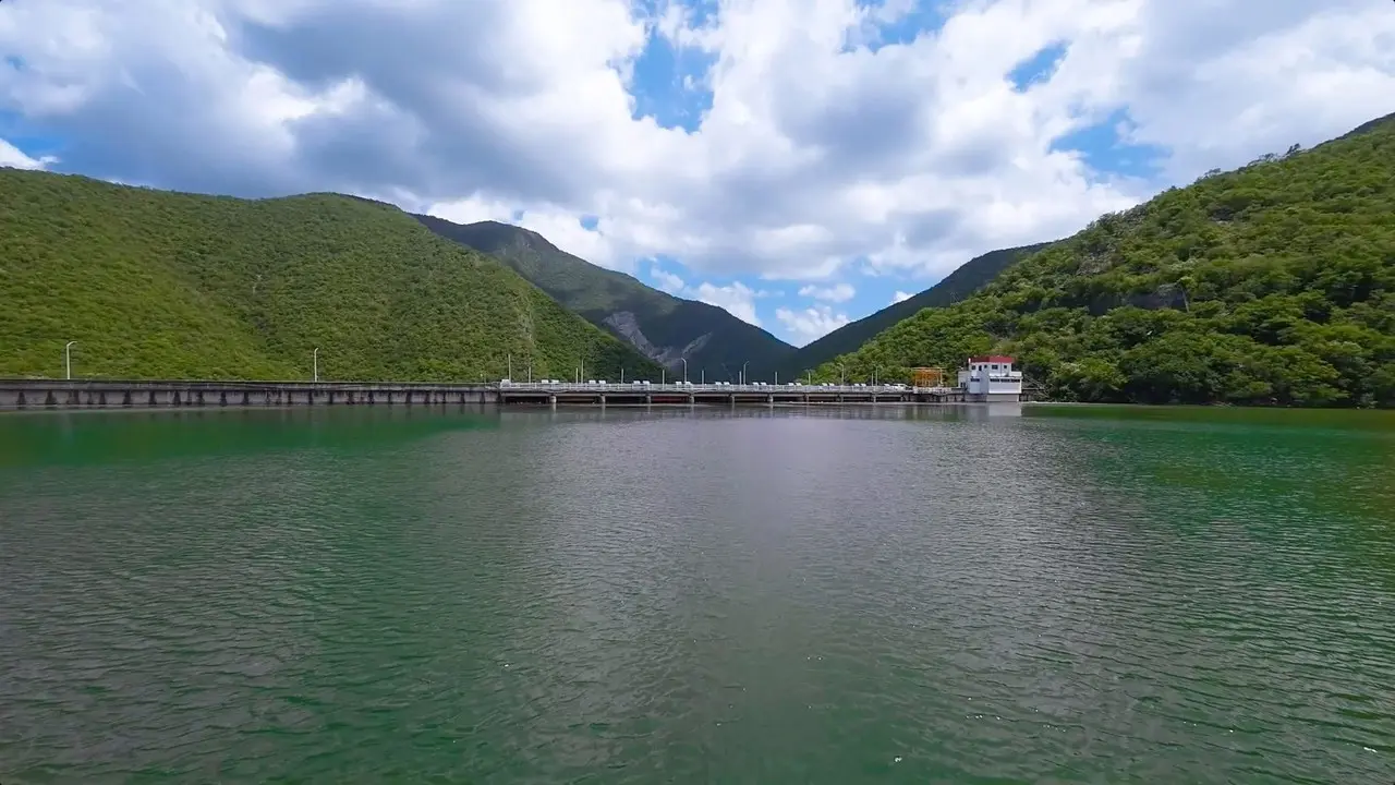 El agua en Monterrey proviene de fuentes superficiales y subterráneas. Foto: Agua y Drenaje de Monterrey.