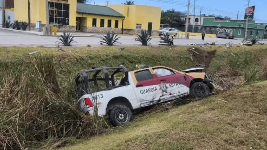 Policías de Tamaulipas vuelcan tras huír de ataque armado; reportan 3 elementos heridos