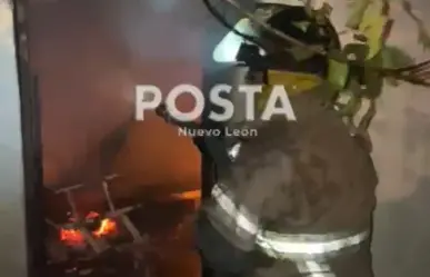 VIDEO | Casa es consumida por incendio en Guadalupe: bomberos evitan tragedia mayor