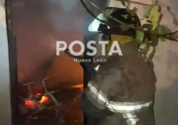 VIDEO | Casa es consumida por incendio en Guadalupe: bomberos evitan tragedia mayor