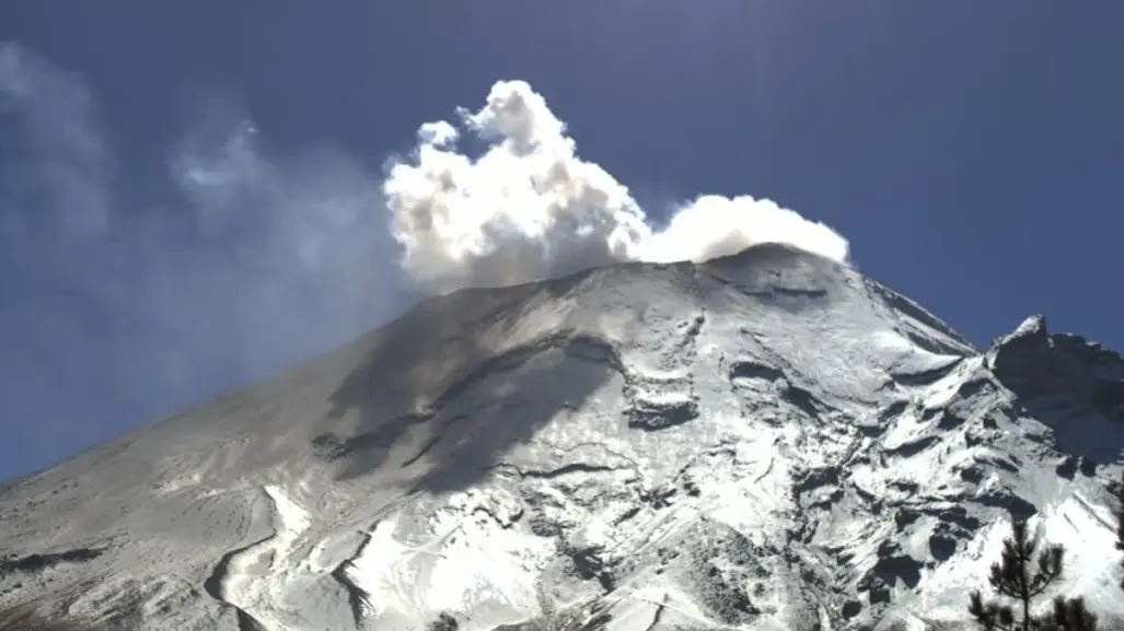 Volcán Popocatépetl continúa cubierto de nieve; así luce desde las alturas | FOTOS