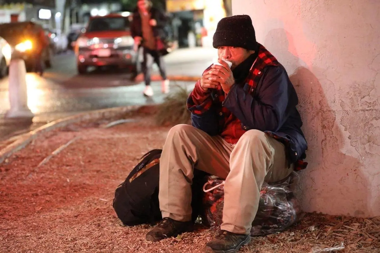 Las bajas temperaturas representan una amenaza significativa, especialmente para las personas sin hogar o con acceso limitado a recursos básicos. Foto: PCNL.