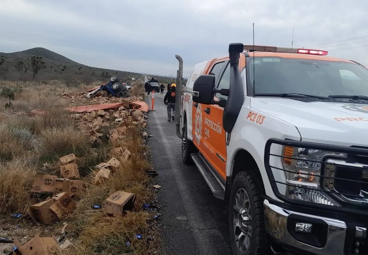 Unidad de Protección Civil en la zona del accidente. Foto: Protección Civil de Nuevo León.