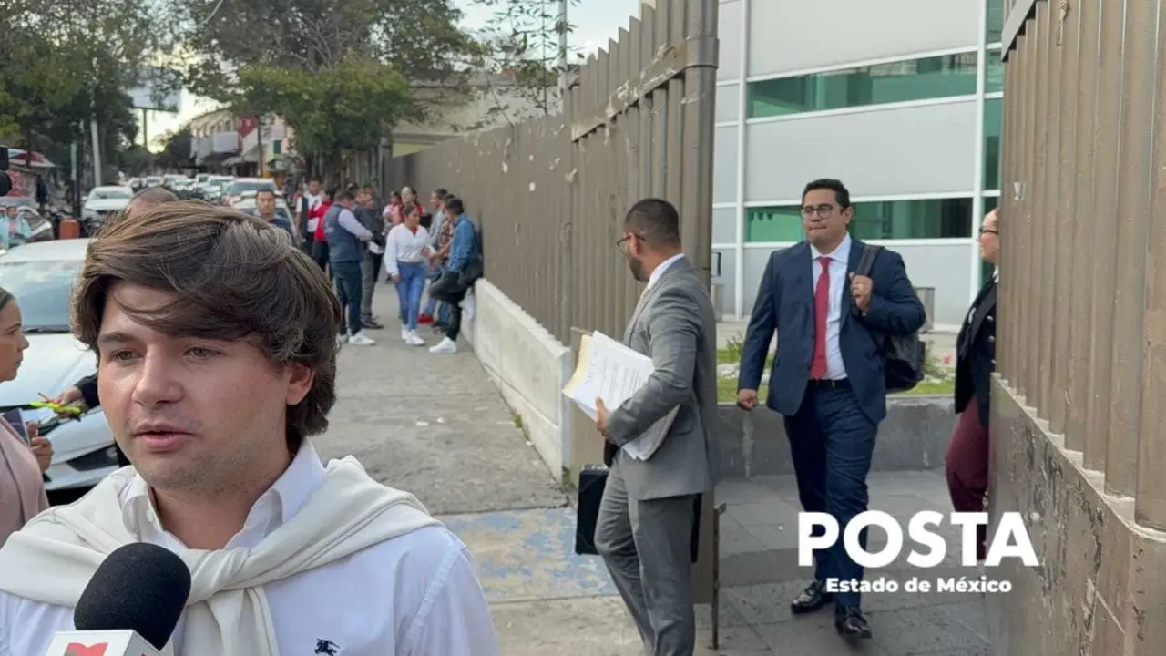 Los familiares de Fofo Márquez, su hermano y su mamá asistieron a la audiencia en el Penal de Barrientos. Foto: Fernando Cruz