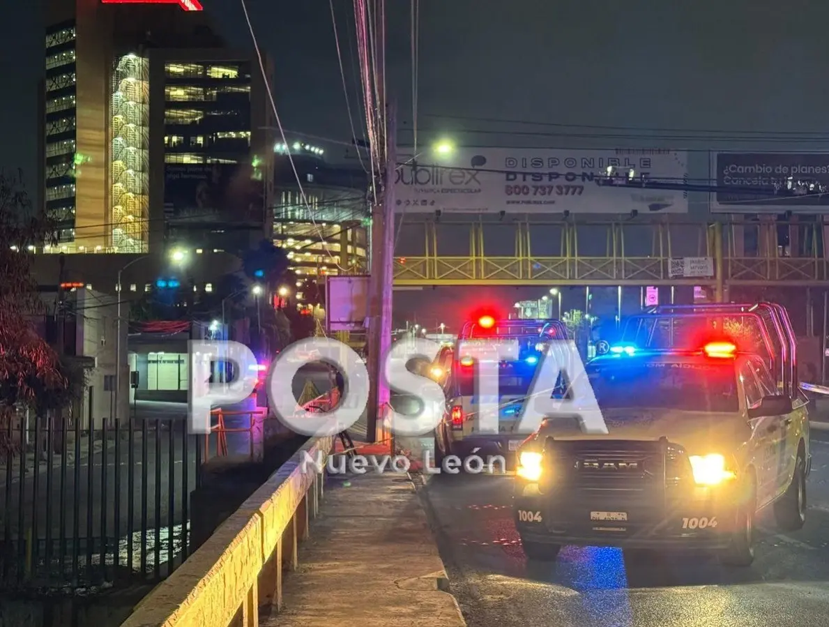 Policía de Monterrey en la zona donde fue asesinado el ciclista. Foto: POSTA MX.