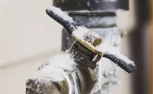 Frente Frío 23: ¿Cómo proteger las tuberías para que el agua no se congele? Frente Frío 23: ¿Cómo proteger las tuberías para que el agua no se congele?