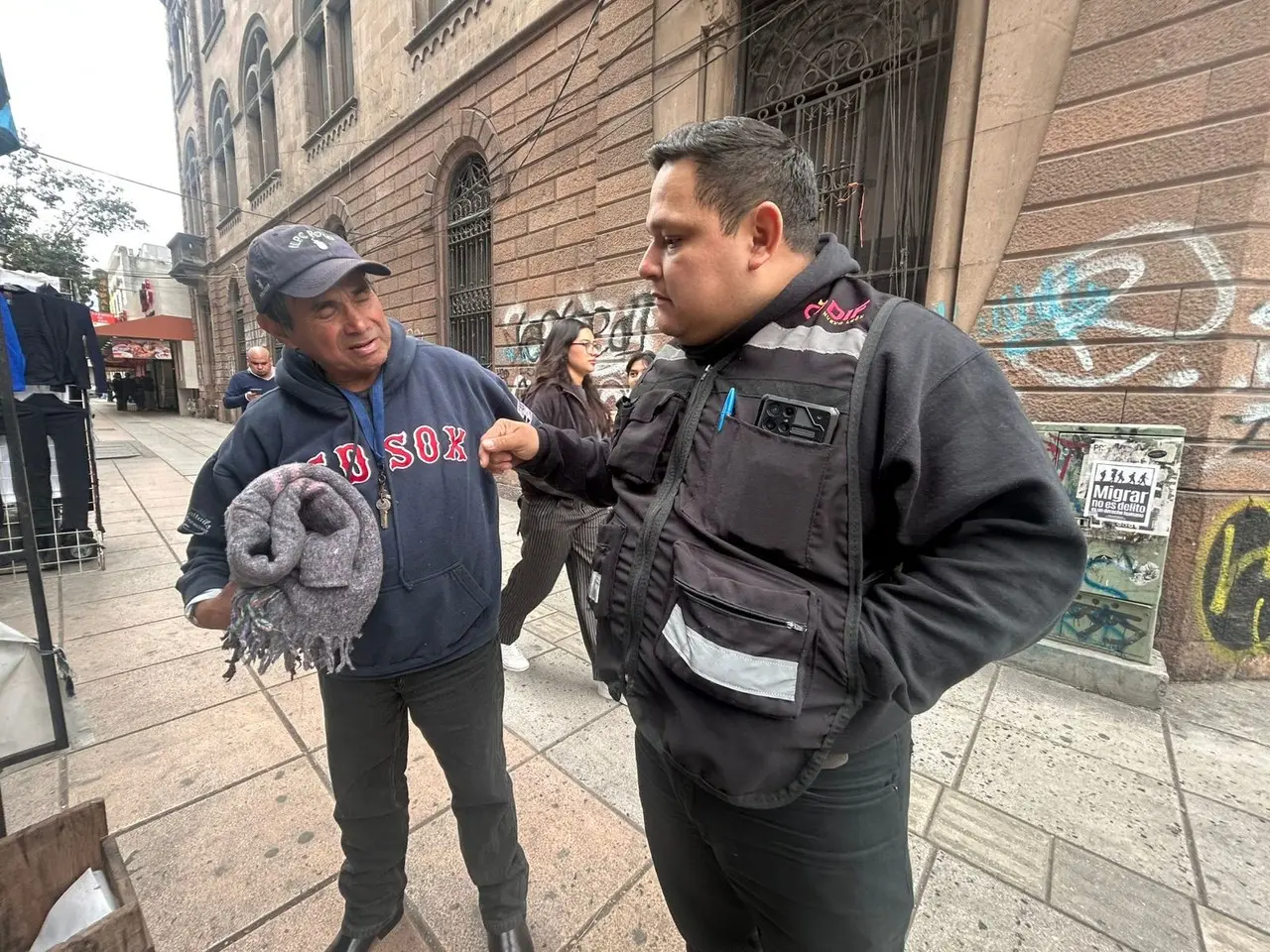 Bolero en el centro de Monterrey recibiendo apoyo. Foto: Rosy Sandoval