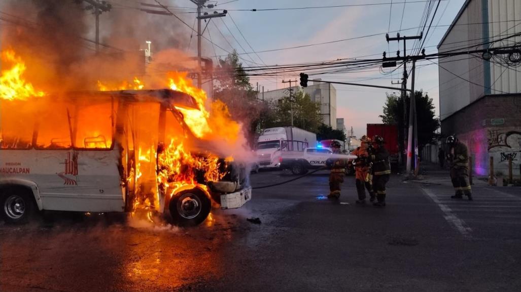 Se incendia microbús en Tlalnepantla; reportan cero lesionados