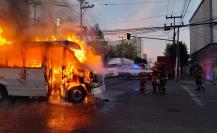 Se incendia microbús en Tlalnepantla; reportan cero lesionados