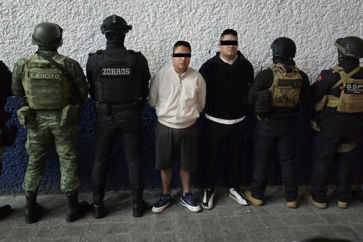 Extorsionadores detenidos por la SSC en la alcaldía Venustiano Carranza.    Foto: @PabloVazC