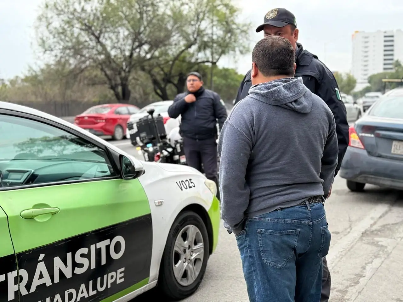 Tras explicar lo sucedido y abrir el auto para sacar al menor, los agentes lo detuvieron y pusieron a disposición del Ministerio Público. Foto: secretaría de seguridad de Guadalupe