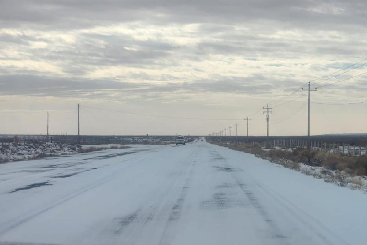 Carretera de Chihuahua cubierta de nieve Foto: X(Twitter) @GobiernoEdoChih