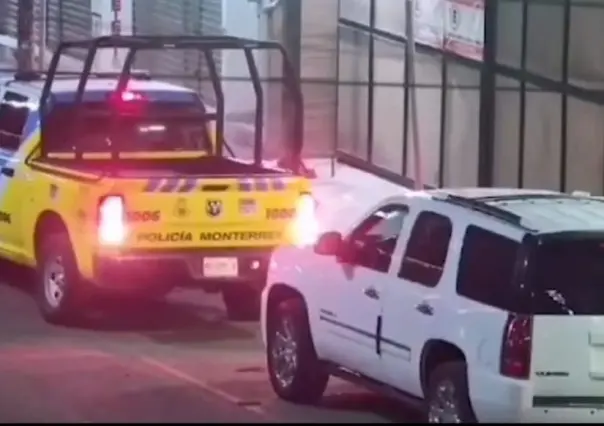 Policía de Monterrey detiene a conductor de camioneta con placas alteradas