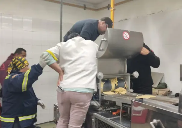 Tragedia en el trabajo: Mujer queda atrapada en una máquina para amasar tortillas en Ciudad Victoria