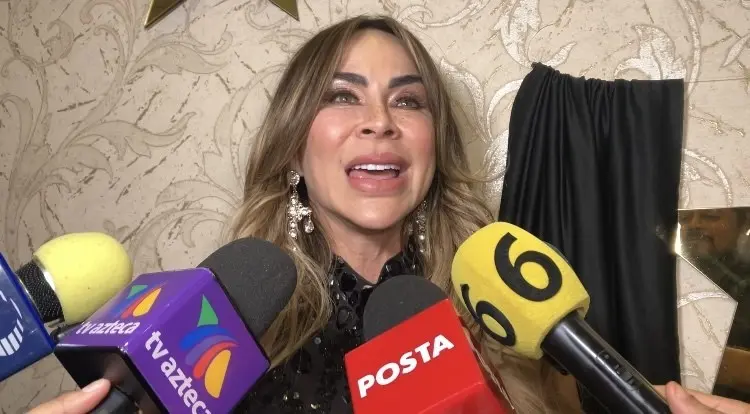 Aylín Mujica recibió en Monterrey un reconocimiento por sus 30 años de trayectoria. Foto. Arturo González.