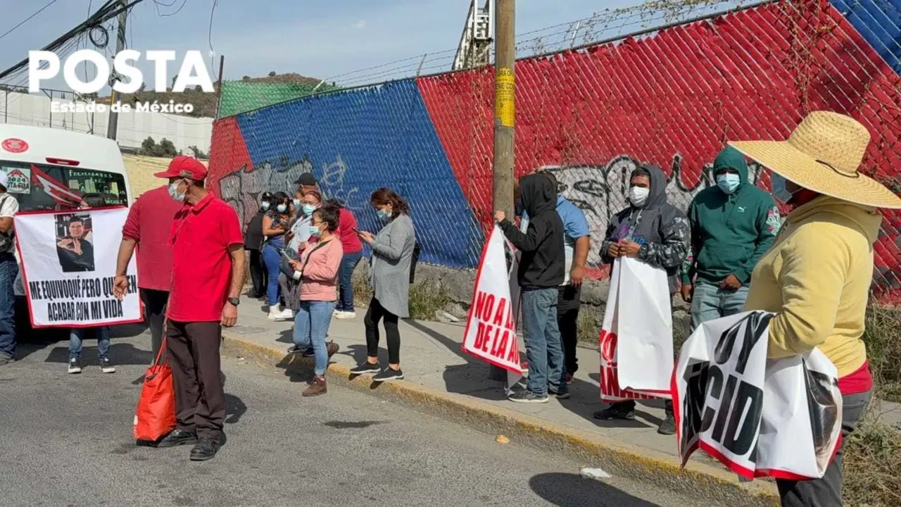 Familiares y amigos del Fofo Márquez exigen su liberación y que no sea juzgado por intento de feminicidio. Foto: Fernando Cruz