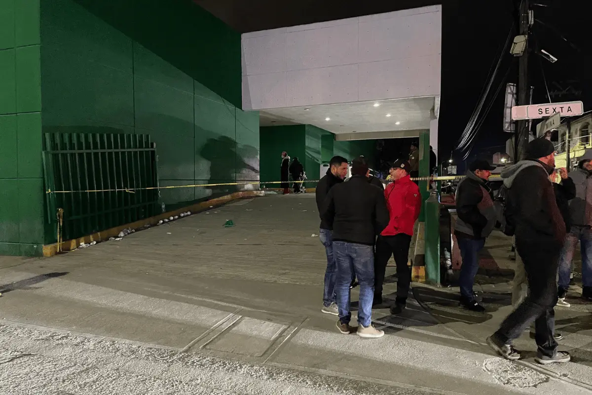 Un incendio provocado por una falla en el sótano del hospital del Instituto Mexicano del Seguro Social (IMSS) en Matamoros obligó a evacuar a aproximadamente 140 pacientes durante la madrugada de este lunes. Foto: Redes sociales