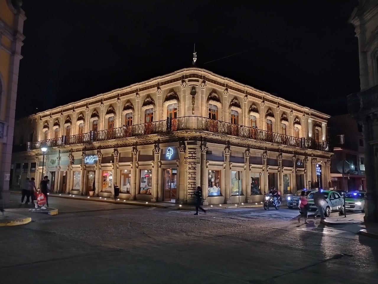 El hotel de Durango que fue acondicionado en un antiguo palacio y está frente a la Plaza de Armas