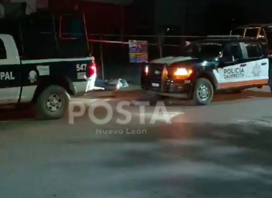 Patrullas de la Policía de Cadereyta en la zona donde ocurrió la ejecución y posterior hallazgo. Foto: POSTA MX.