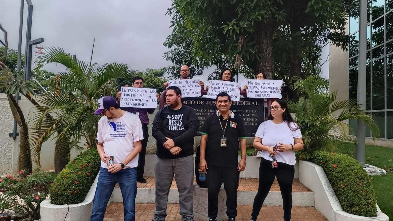 Empleados del PJF en Tabasco se declaran en paro de labores. Foto: Armando de la Rosa.