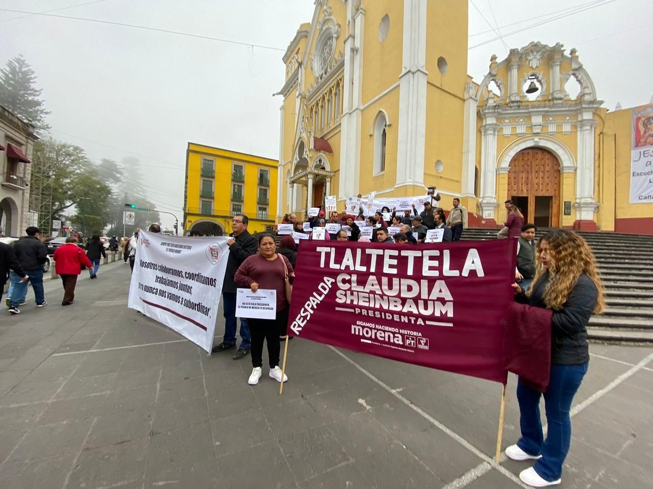 En Xalapa, manifestantes liderados por la diputada Victoria Gutiérrez rechazaron las políticas migratorias de Trump y expresaron su respaldo a Claudia Sheinbaum ante las tensiones diplomáticas. Foto: Rosalinda Morales / POSTA